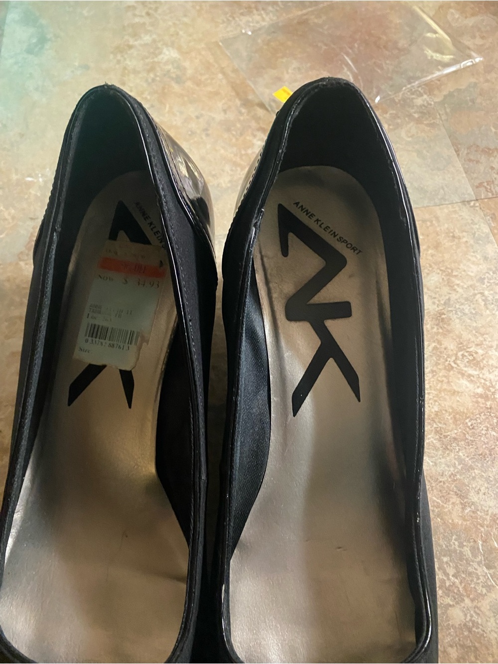 Anne Klein Sport Black Leather Round-Toe Pumps
